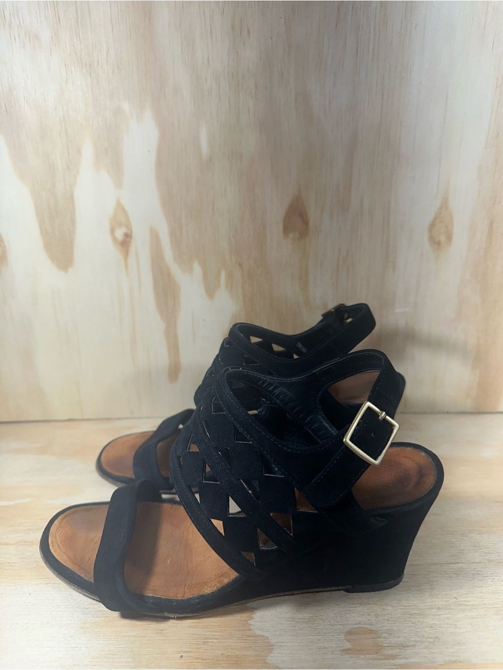 Chie Mahara Black Suede Women’s Wedge Sandals Women’s Size 7/7.5